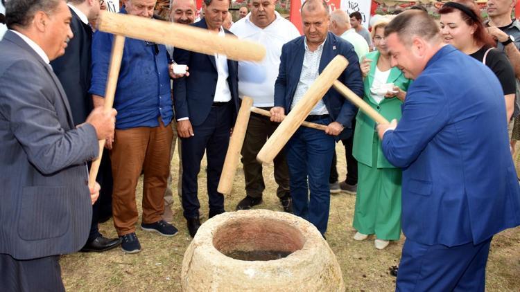 Tekirdağda Karacakılavuz Keşkek Şenliği renkli görüntülere sahne oldu