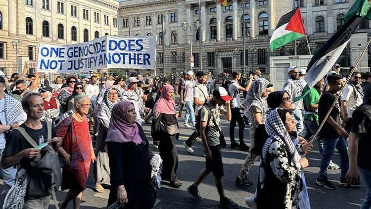 Berlin polisi Filistin destekçilerine sert müdahalede bulundu