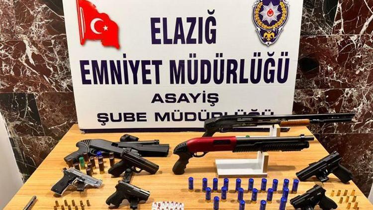 Elazığ’da eğlence mekanları denetlendi; 8 ruhsatsız silah ele geçirildi