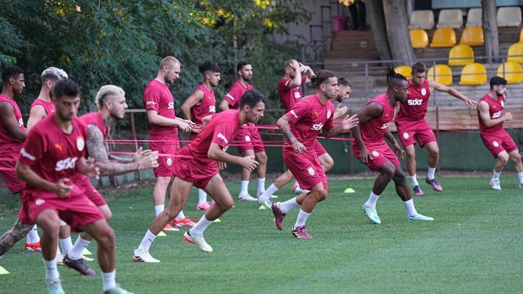 Galatasarayın kamp kadrosu açıklandı Taylan Antalyalı...