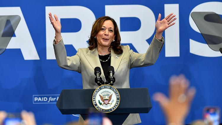 Son dakika... Kamala Harris, parti kongresinde adaylık için gerekli delege desteğine ulaştı