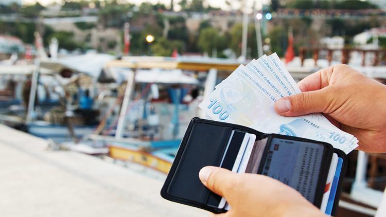 Yerli turist ilk çeyrekte 45 milyar lira harcadı