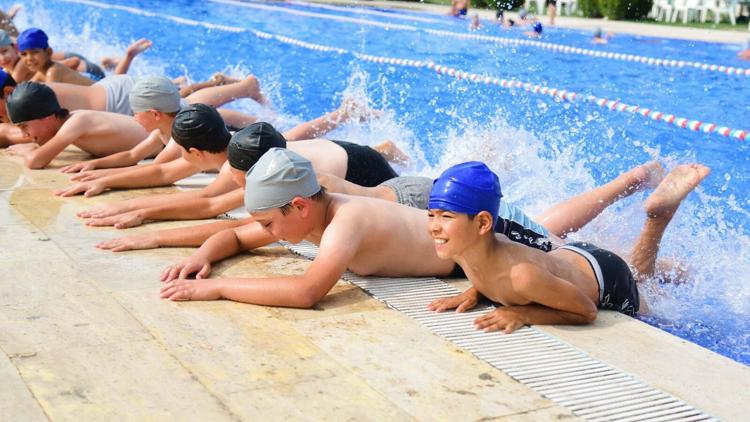 Yunusemrede Yaz Spor Okulunda yüzme kursu başladı