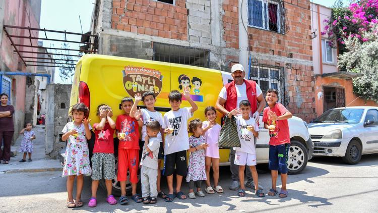 Meşhur limonlu dondurma çocukların yüzlerini güldürüyor