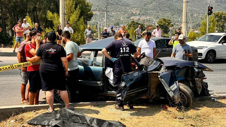 Turist transfer minibüsüyle çarpışan otomobilin sürücü öldü