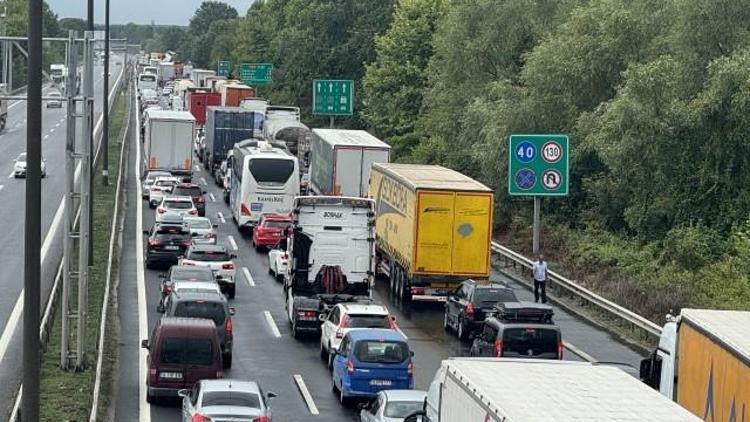 Kartalda zincirleme trafik kazası