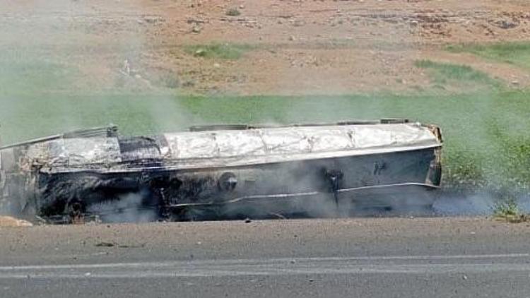 Şırnak’ta akaryakıt yüklü tanker şarampole devrildi: 1 yaralı