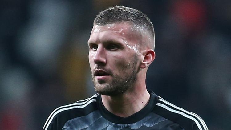 Beşiktaşta sözleşmesi feshedilen Rebic: Beklediğim şansı bulamadım