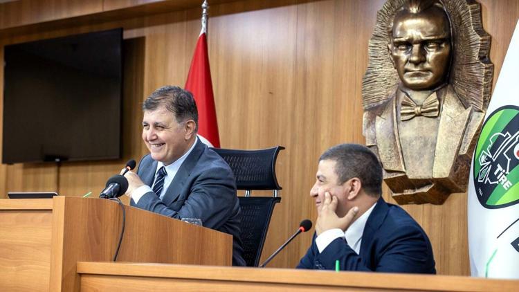 Cemil Tugay : Önceliğimiz temel belediyecilik hizmetleri oturtmak olmalı