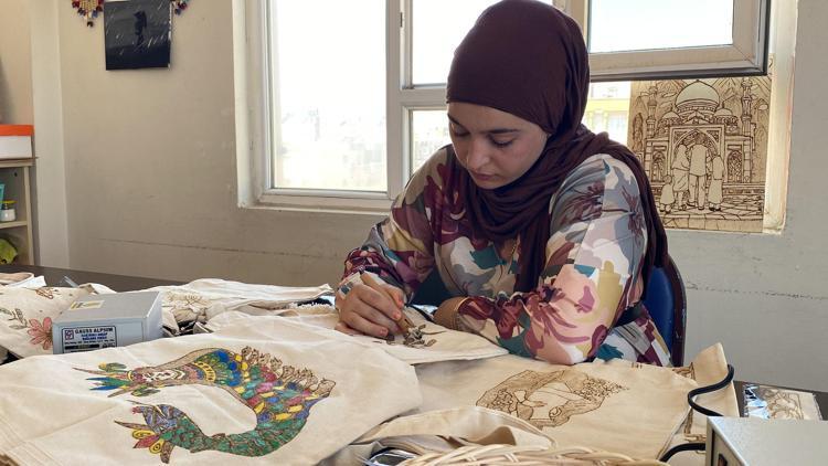 Mardin Midyat’ta kumaş yakma sanatı, kadınlardan ilgi görüyor