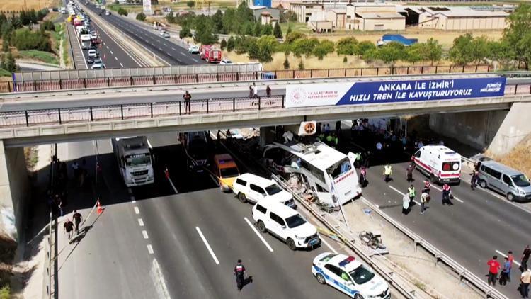 Yine ölüm uykusu... Ankara’da katliam gibi kaza:  9 can kaybı 27 yaralı