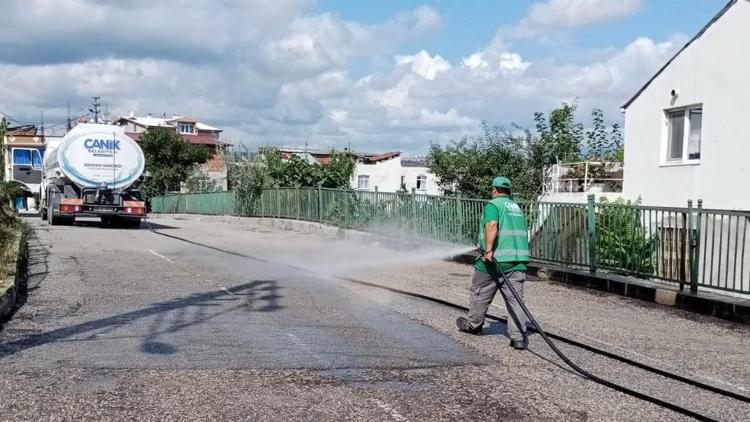 Canik Belediyesi temizlik filosuyla sahada