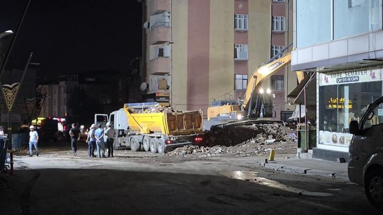 Pendikte İETT otobüsünün çarptığı binanın yıkım çalışmaları tamamlandı