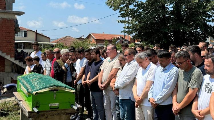 Kazada ölen dayı toprağa verildi; anne ve oğlu yoğun bakımda