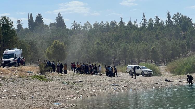 Şanlıurfada baraj gölüne giren 2 kişi boğuldu