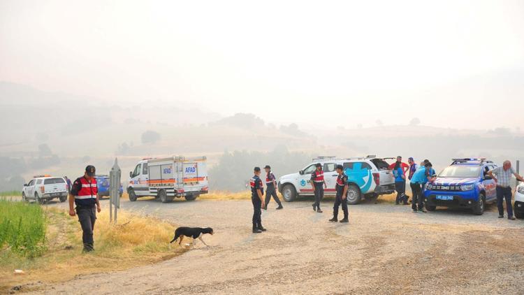 Manisadaki orman yangını 3üncü gününde; mahalledeki evler yandı (2)