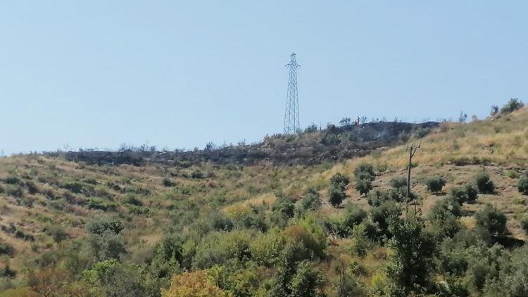 Gazipaşada çalılık yangını