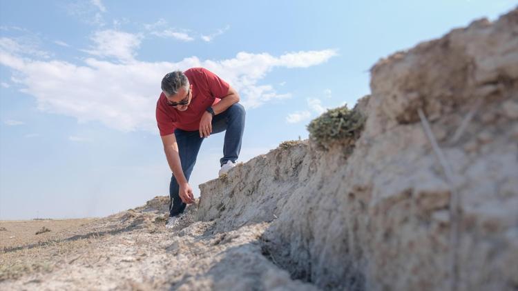 Konyada kuraklık tehlikesi: 5 metreyi bulan yarıklar oluştu