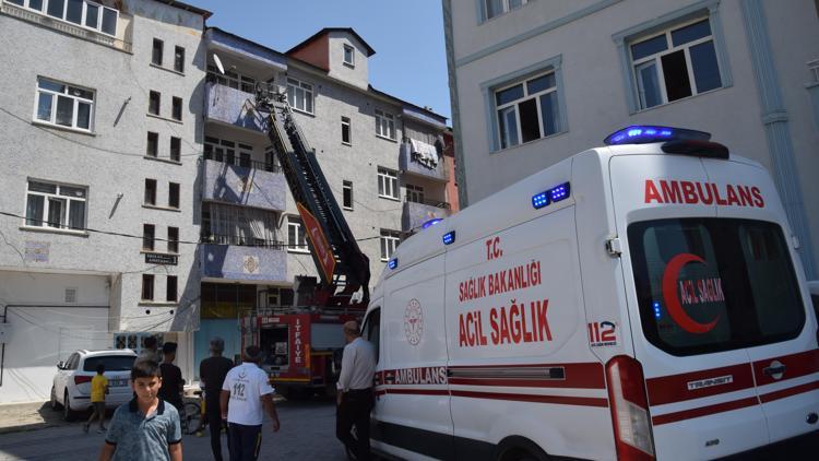 Yakınlarının ulaşamadığı Parkinson hastası, evinde yarı baygın bulundu