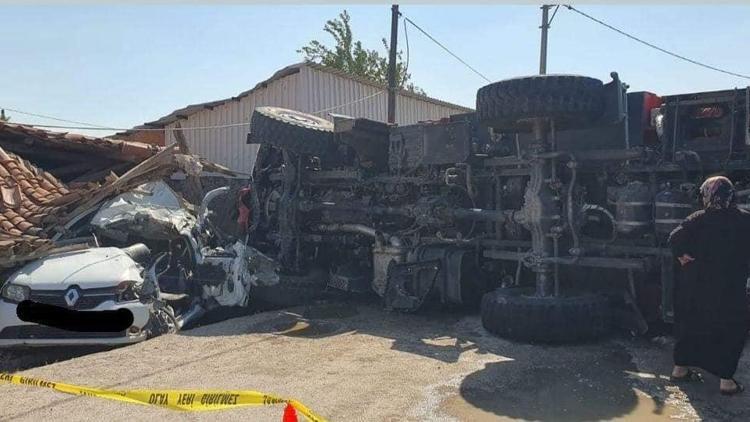 Orman yangınına giden arazöz, otomobilin üzerine devrildi: 3 yaralı