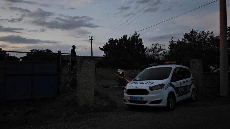 Tartıştığı eşine tüfekle ateş etmek isterken araya girmek isteyen 5 yaşındaki kızını öldürdü