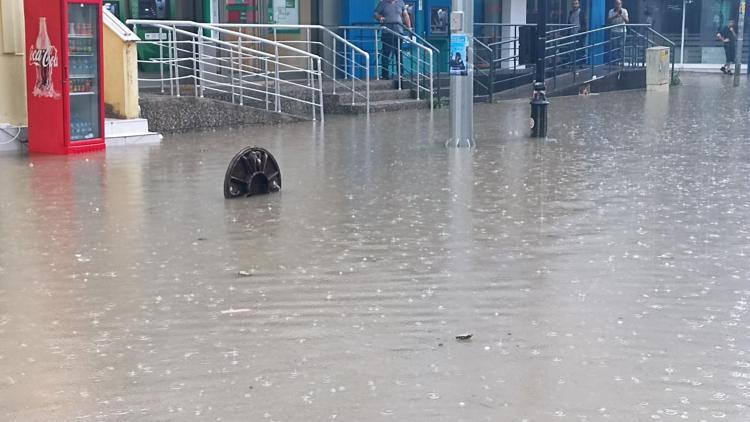 Samsun’da sağanak yağış etkili oldu