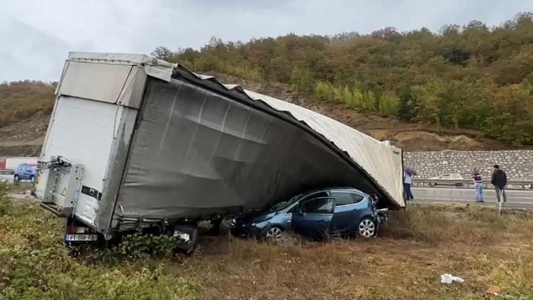 Samsun-Ankara kara yolunda zincirleme kaza 3 can kaybı, 10 yaralı