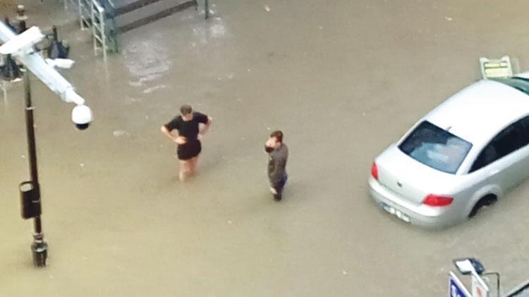 Dereler taştı, heyelan oldu, ev ve işyerlerini su bastı Sel can aldı