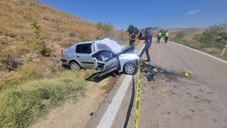 Ankarada otomobiller kafa kafaya çarpıştı: 2 kardeş öldü, 2 ağır yaralı