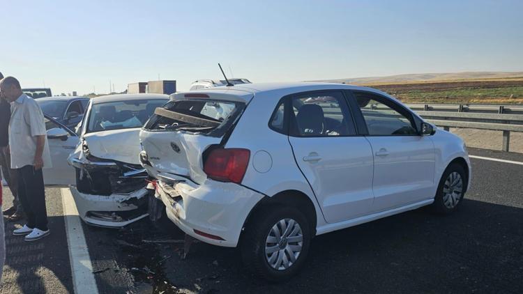 Mardin Nusaybin’de otomobiller çarpıştı: 3 yaralı