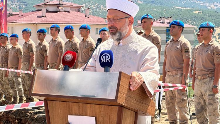 Diyanet İşleri Başkanı Erbaş: Camilerimiz, milletimizin adeta sığınma mekanları olmuş