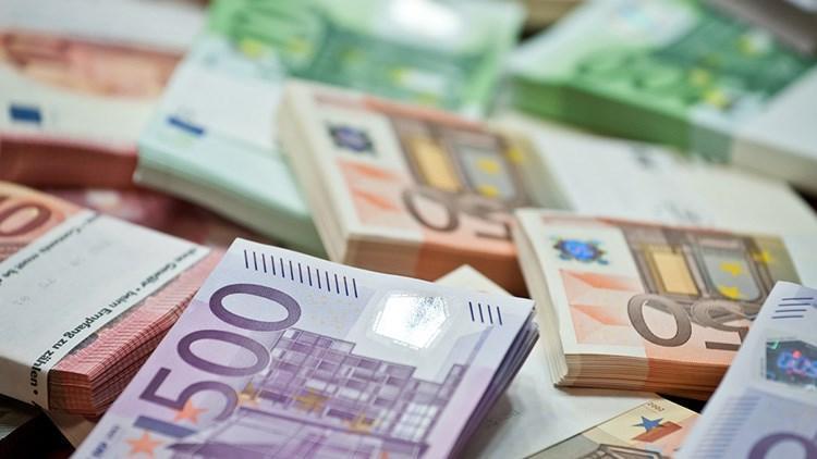 Euro bölgesi resesyondan kıl payı kurtuldu