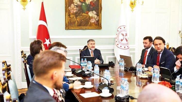 Londra’da 100 yönetici ile görüştü Londra’da 100 yönetici ile görüştü