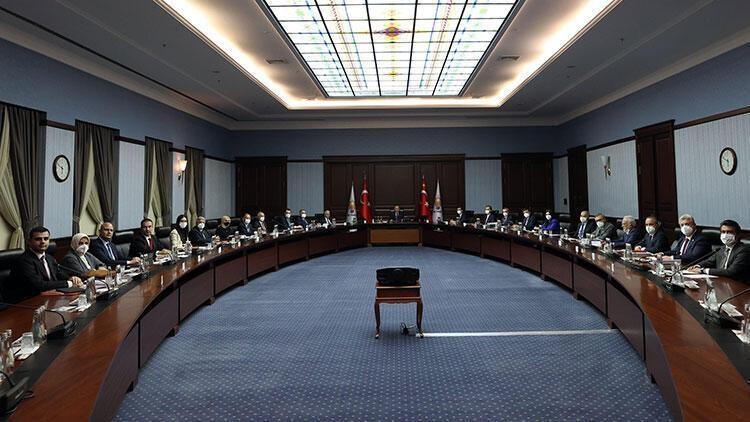 AK Parti MYK toplantısı: ‘Ekonomideki durum 3-4 ay içinde çözülecek’ AK Parti MYK toplantısı: ‘Ekonomideki durum 3-4 ay içinde çözülecek’