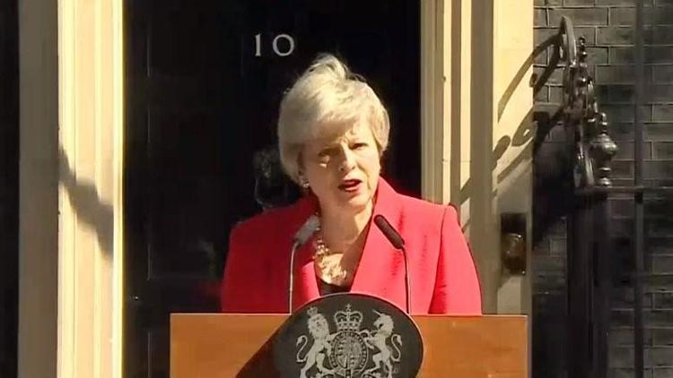 İngiltere Başbakanı May istifa edeceğini duyurdu