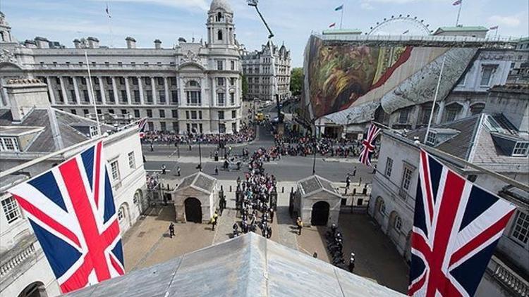 İngilterede işsizlik mart ayında geriledi