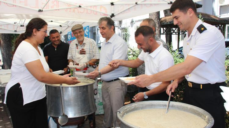 Farkındalık için keşkek dağıtıldı