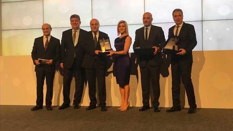 Hürriyet Yazarı Uğur Gürses’e büyük ödül Hürriyet Yazarı Uğur Gürses’e büyük ödül