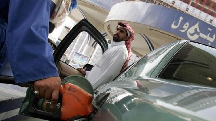 Suudi Arabistan`da benzine büyük zam Suudi Arabistan`da benzine büyük zam
