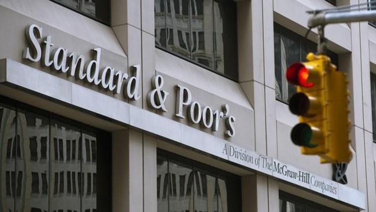 S&P Yunanistanın kredi notunu yükseltti