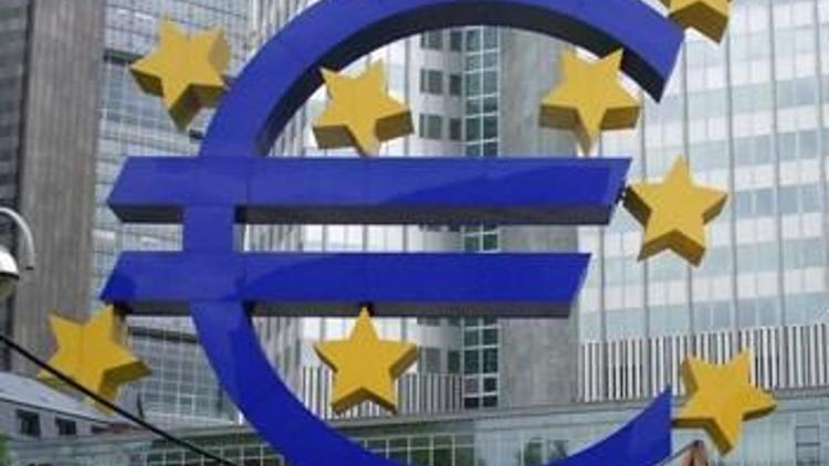 Euro belirsizlikler eşliğinde geriliyor