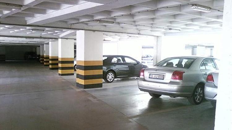 Otopark ücreti alan AVM`ler panikte