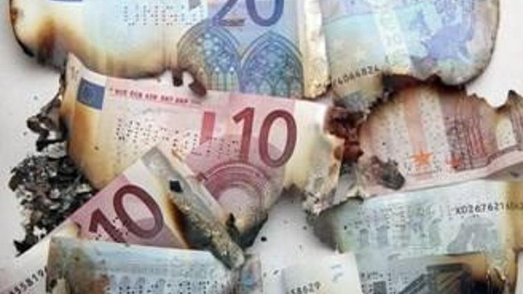 Kağıt para hangi ülkede kalktı