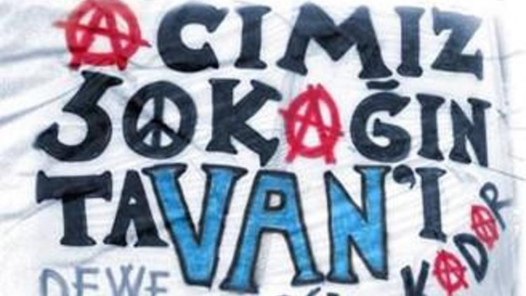 Çarşı’dan Van’a 30 bin atkı Çarşı’dan Van’a 30 bin atkı