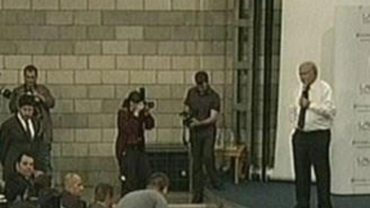 IMF Başkanı`na ayakkabı fırlatıldı