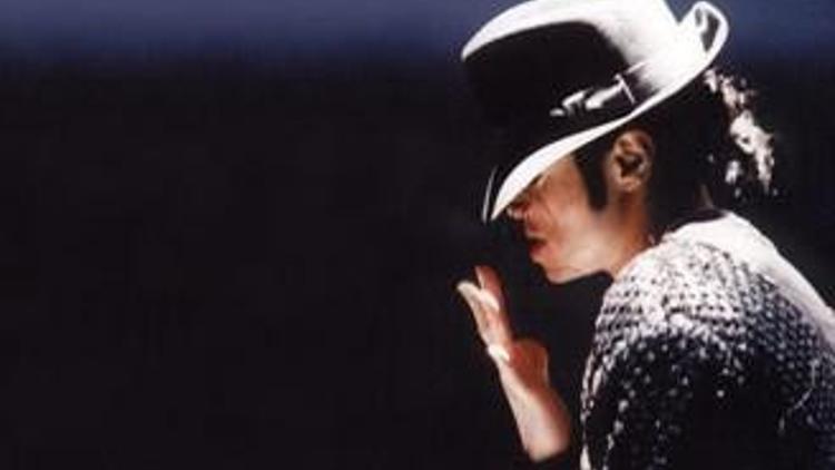 Michael Jackson hayatını kaybetti