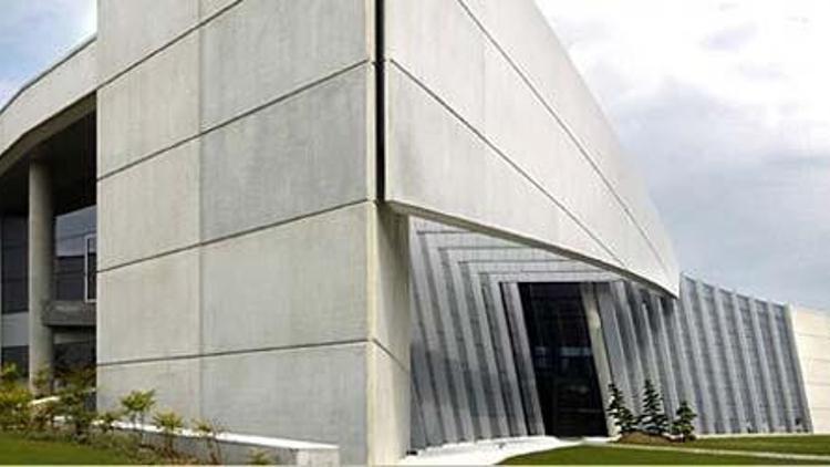 Abdi İbrahim 40 milyon dolarlık binaya oturdu