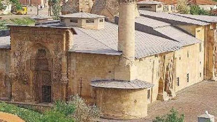 Restorasyon adı altında katliam yapılıyor