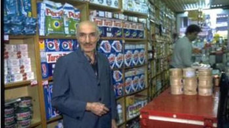 Bakkal amca sitem ediyor Bakkal amca sitem ediyor