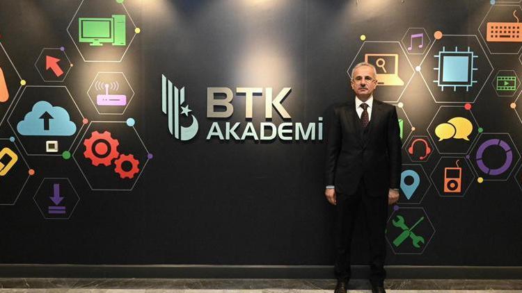 Yapay zeka eğitimleri artık cep telefonunda